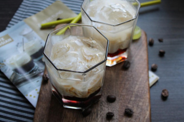 White Russian cocktail at home