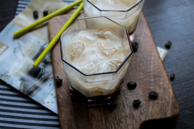 White Russian cocktail at home