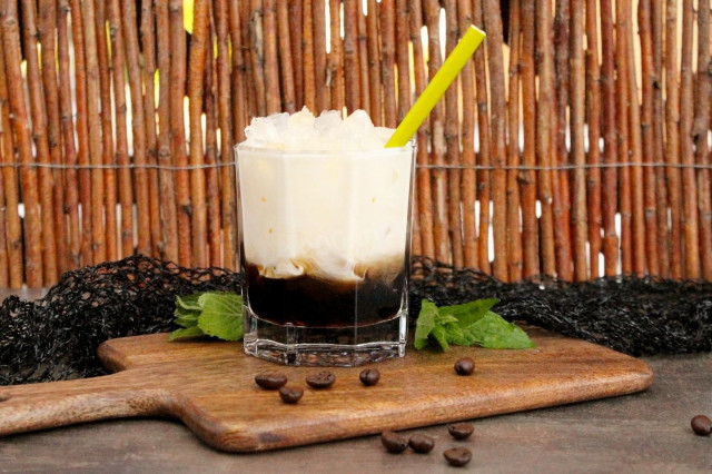 White Russian cocktail at home