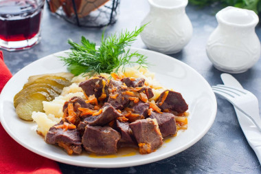 Beef heart in a slow cooker