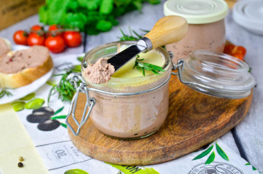 Chicken liver pate with cream