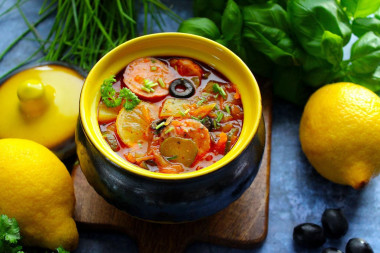 Solyanka in pots in the oven with cabbage