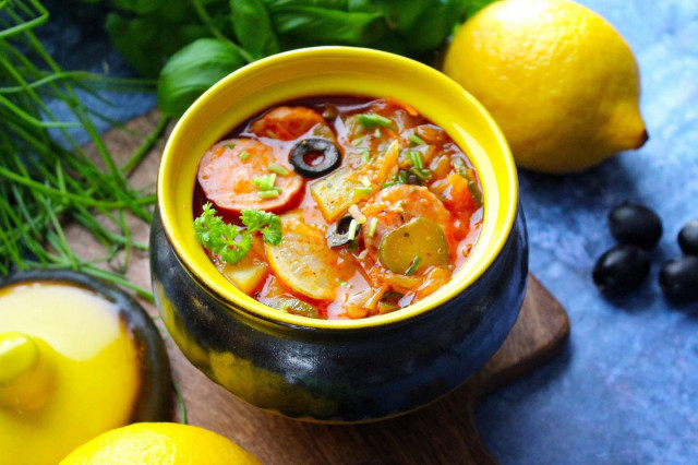 Solyanka in pots in the oven with cabbage