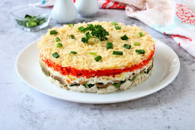 Men's tears salad with chicken mushrooms and Korean carrots