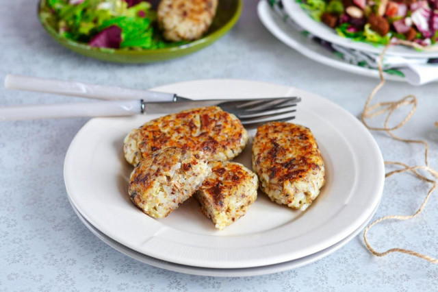 Canned fish cutlets with rice