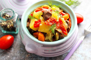 Pork heart in pots in the oven with potatoes