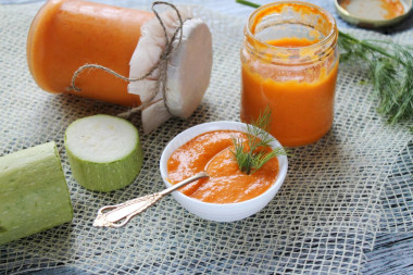 Squash caviar with bell pepper through a meat grinder