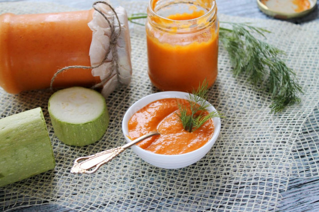 Squash caviar with bell pepper through a meat grinder