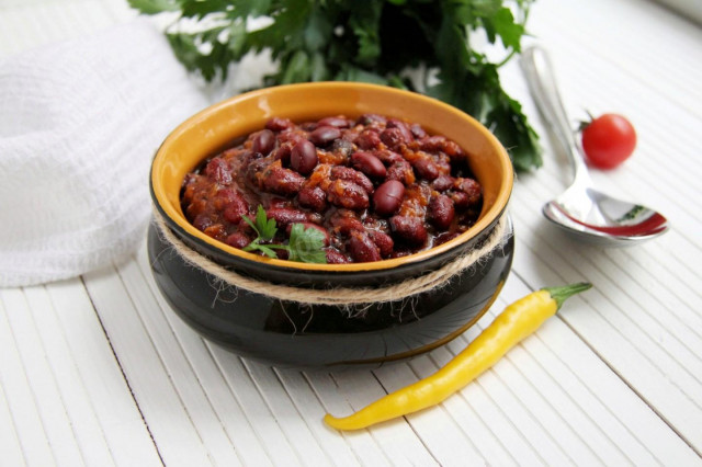 Red beans in a slow cooker