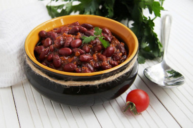 Red beans in a slow cooker