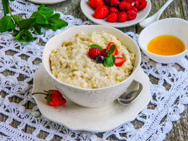 Herculean porridge with milk