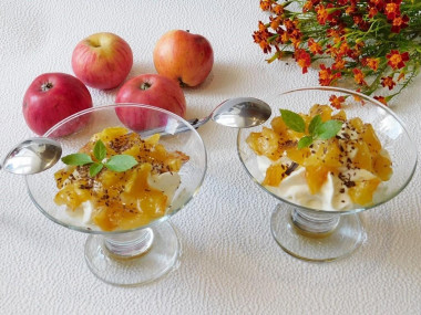 Dessert of cottage cheese and apples