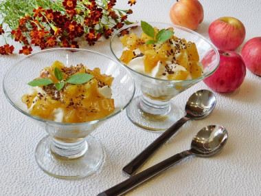 Dessert of cottage cheese and apples