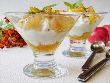 Dessert of cottage cheese and apples