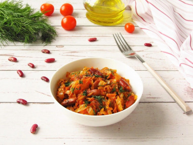 Stewed cabbage with beans