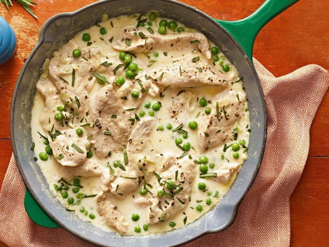 Chicken fricassee in cream sauce