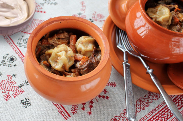 Dumplings in pots with liver