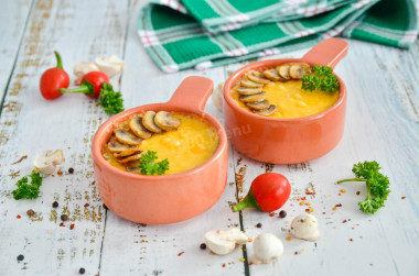 Julienne with chicken and mushrooms with cream in the oven