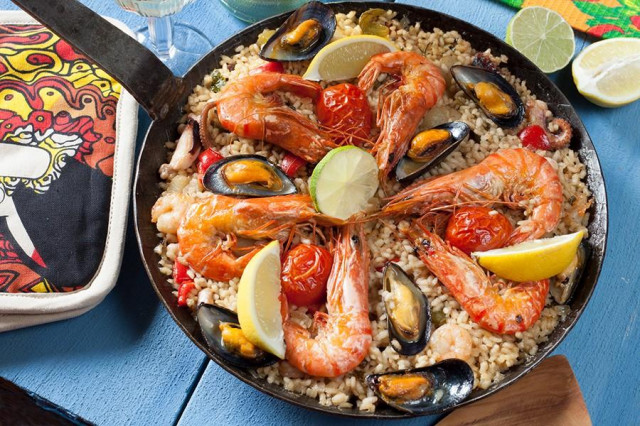 Classic paella