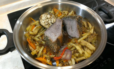 Beef with vegetables in a wok pan