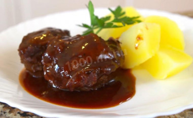 Pork cheeks in demiglas sauce