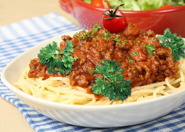 Chicken gravy with bell pepper and tomato juice