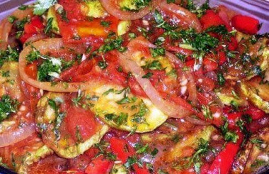 Vegetable stew with zucchini and tomatoes