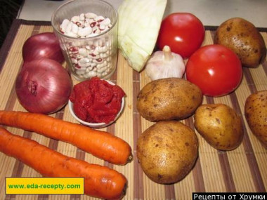 Vegetable stew with zucchini, cabbage, tomatoes and carrots