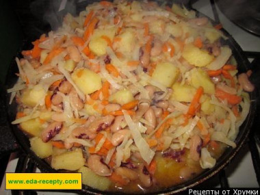 Vegetable stew with zucchini, cabbage, tomatoes and carrots