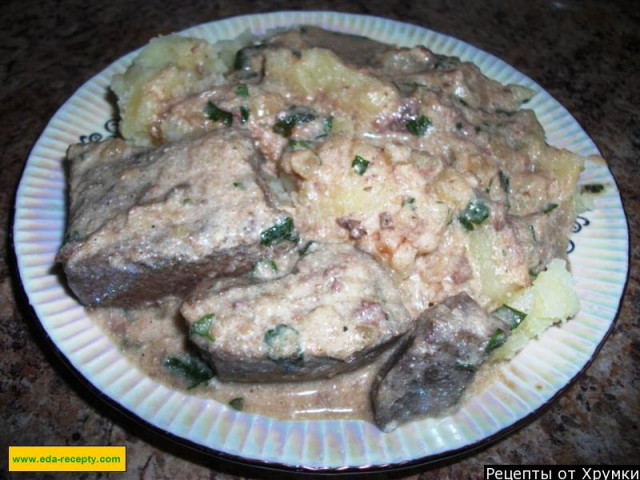 Pork liver in sauce on cream