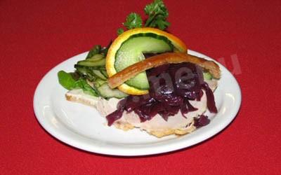 Pork stew with red cabbage in Danish