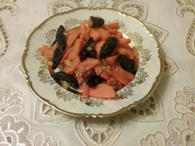 Stewed carrots with prunes