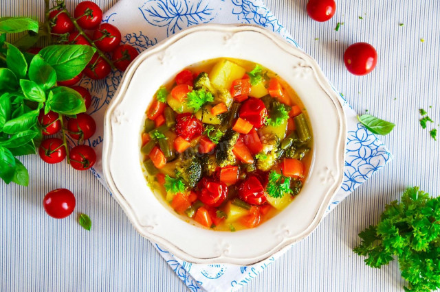 Vegetable soup with meat broth