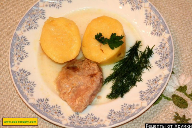 Beef and potatoes stewed with onions and spices