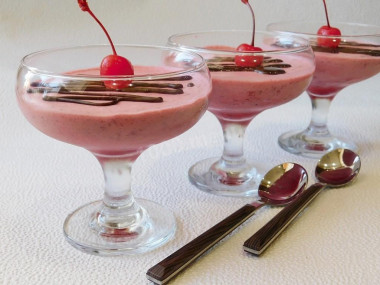 Sour cream with cherries