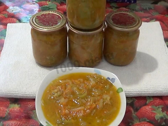 Salad of green and red tomatoes for winter without sterilization