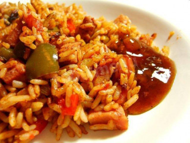 Pilaf with bell pepper, meat and vegetables