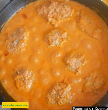 Hedgehogs in tomato sauce with rice, cabbage and minced meat