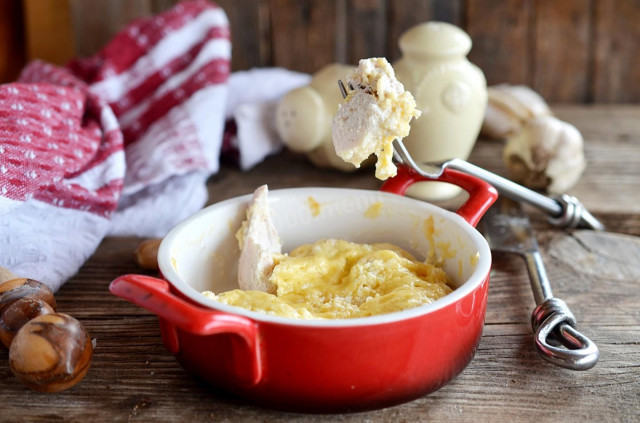 Chicken with cheese in the oven with sour cream