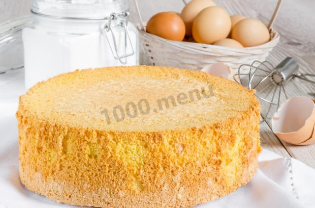 Classic sponge cake in the oven