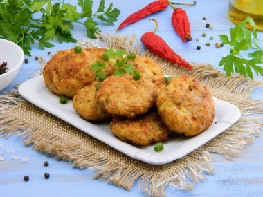 Juicy minced chicken cutlets in the oven