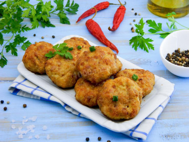 Juicy minced chicken cutlets in the oven