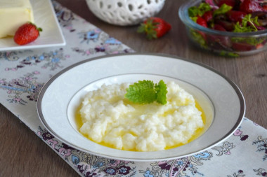 Classic rice porridge with milk