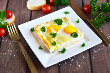 Egg with cheese in the oven