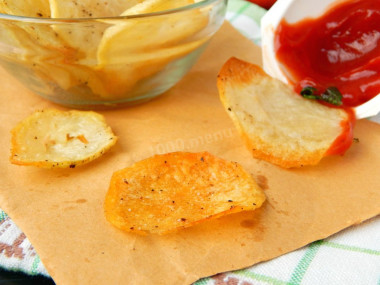 Homemade chips in the oven