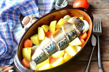 Mackerel with vegetables baked in the oven