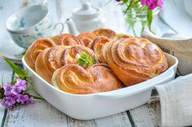 Buns of yeast dough in the oven