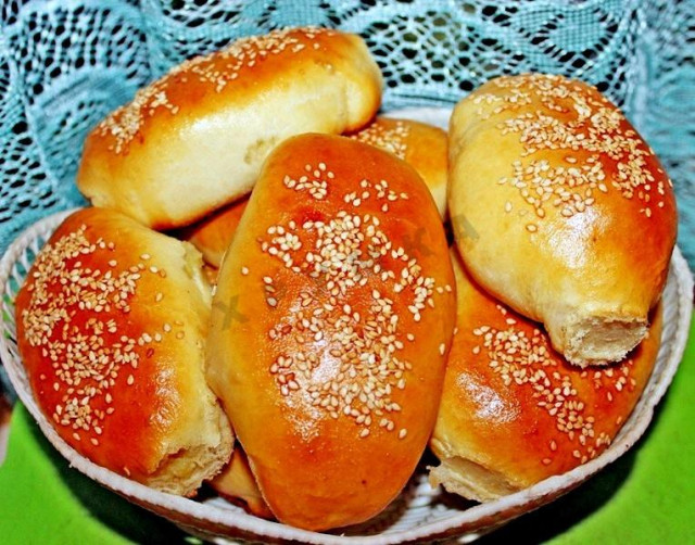 Pies with powdered milk in the oven