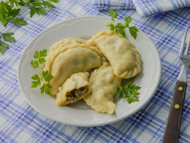 Dumplings with mushrooms