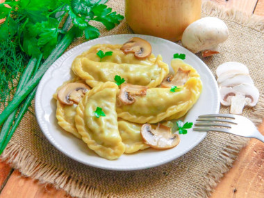 Dumplings with mushrooms